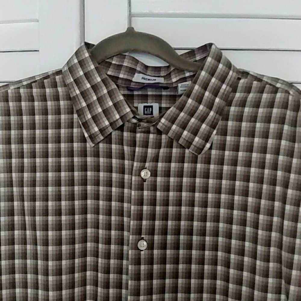 Gap Button down longe sleeve shirt